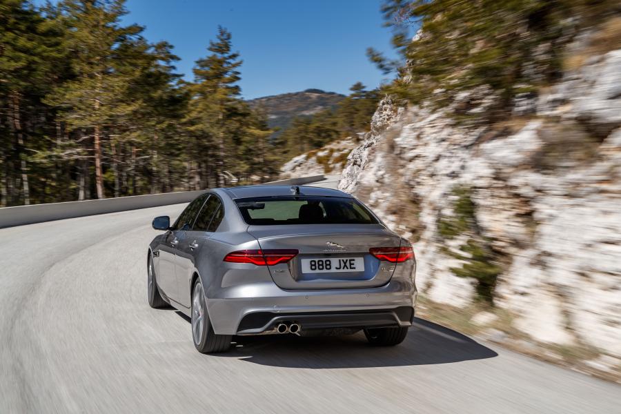  Jaguar XE D180 S 2019 года  (WW) (фото 6 из 18)